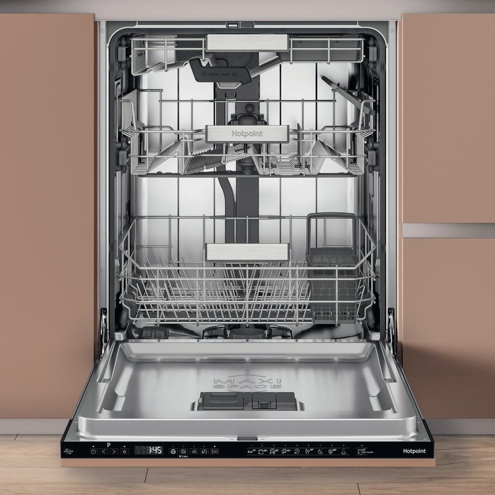 Hotpoint integrated dishwasher: full size, black color