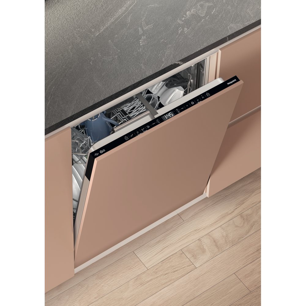 Hotpoint integrated dishwasher: full size, black color