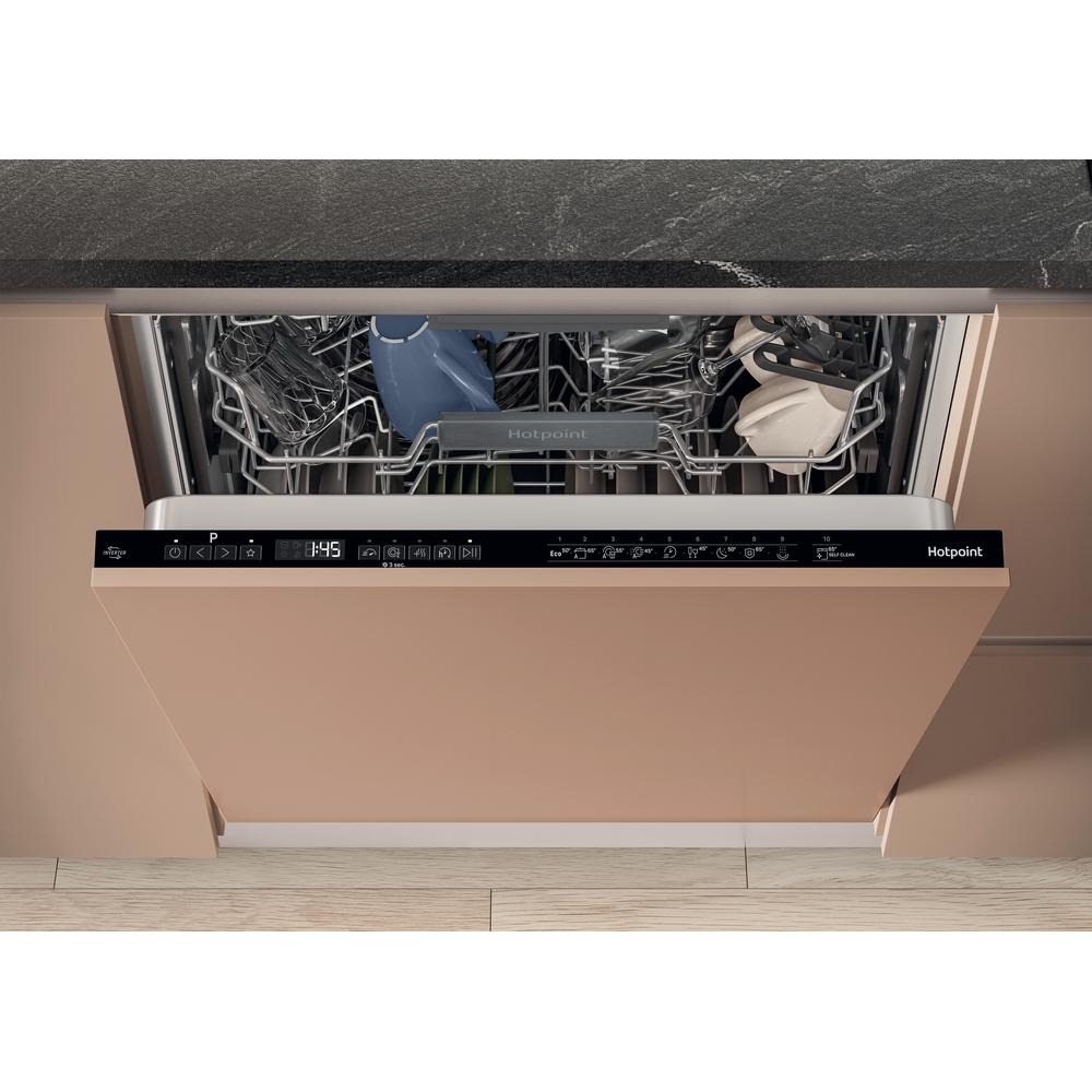 Hotpoint integrated dishwasher: full size, black color