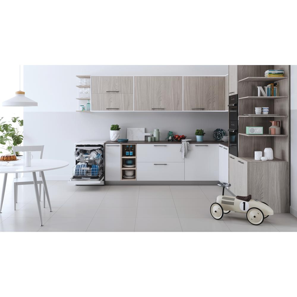 Indesit Dishwasher: full size, white colour - DFO 3T133 F UK