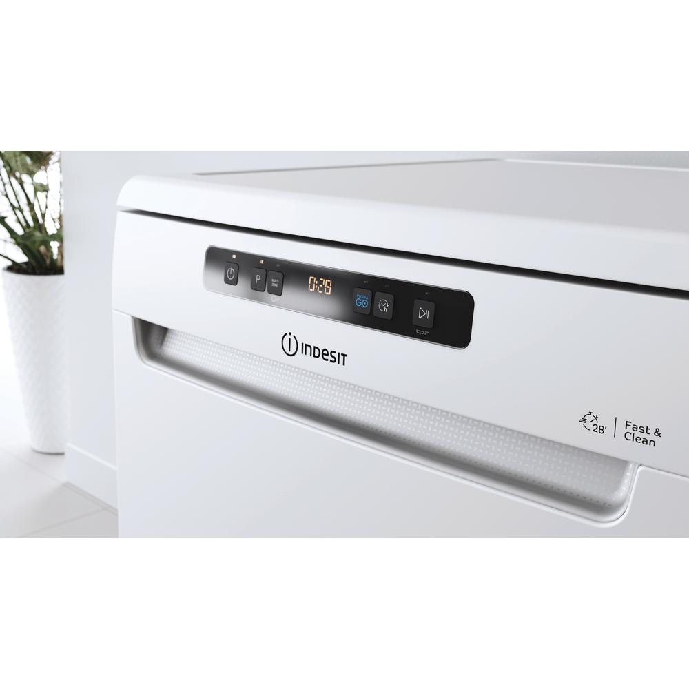 Indesit Dishwasher: full size, white colour - DFO 3T133 F UK