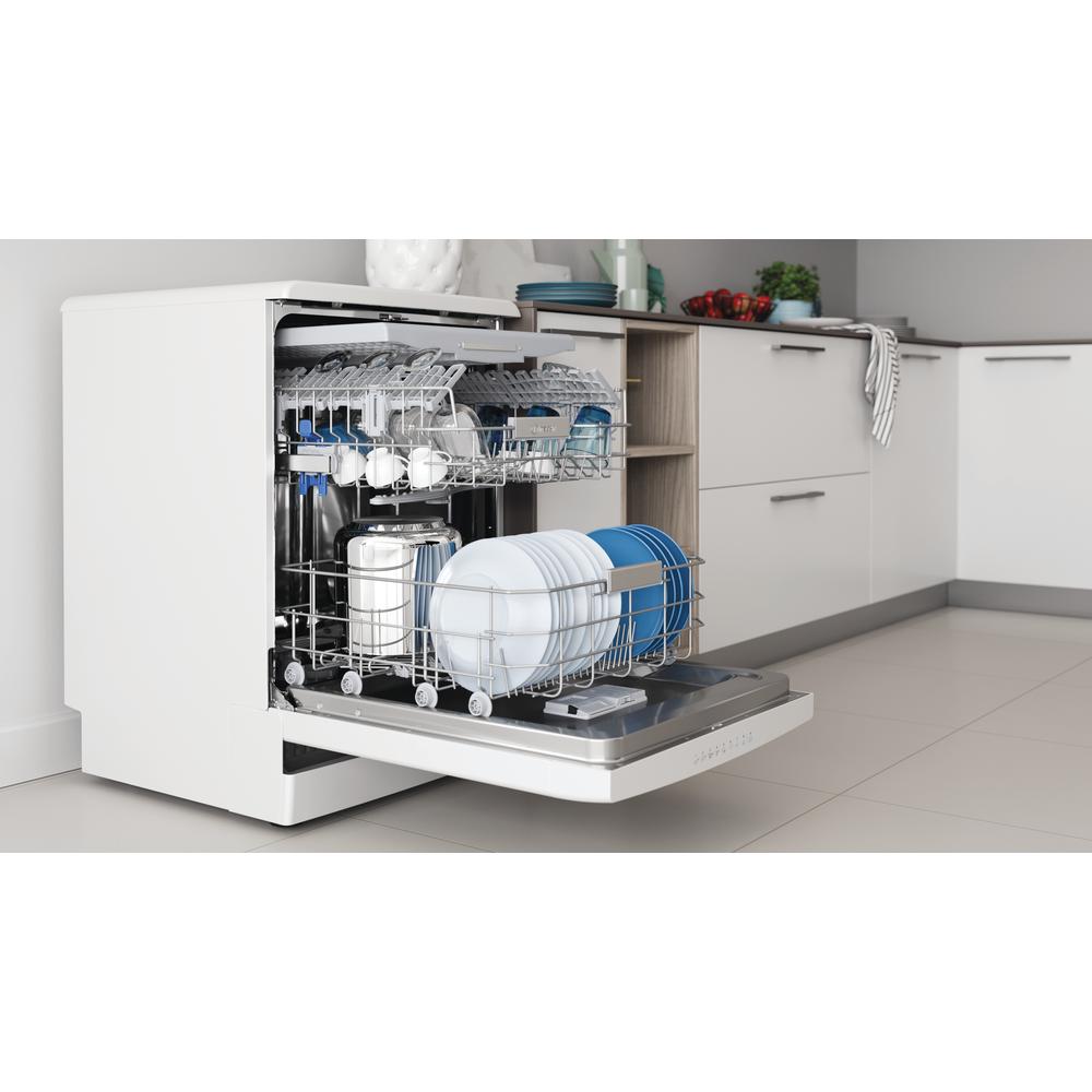 Indesit Dishwasher: full size, white colour - DFO 3T133 F UK