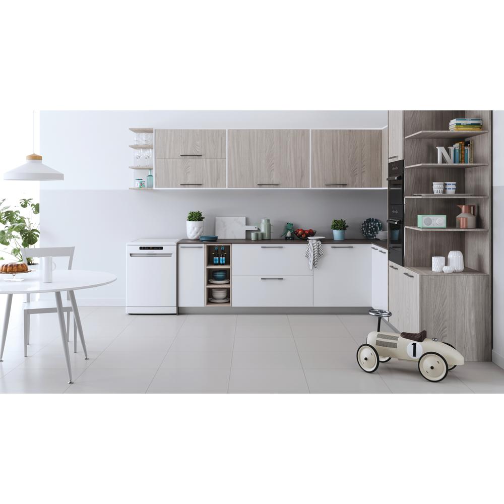 Indesit Dishwasher: full size, white colour - DFO 3T133 F UK